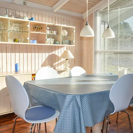 Nyaraló Three-bedroom In Albak Ålbæk