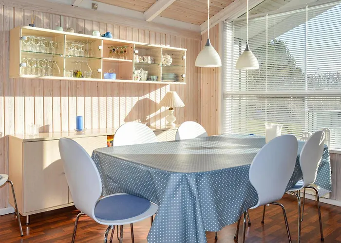 Nyaraló Three-bedroom In Albak Ålbæk